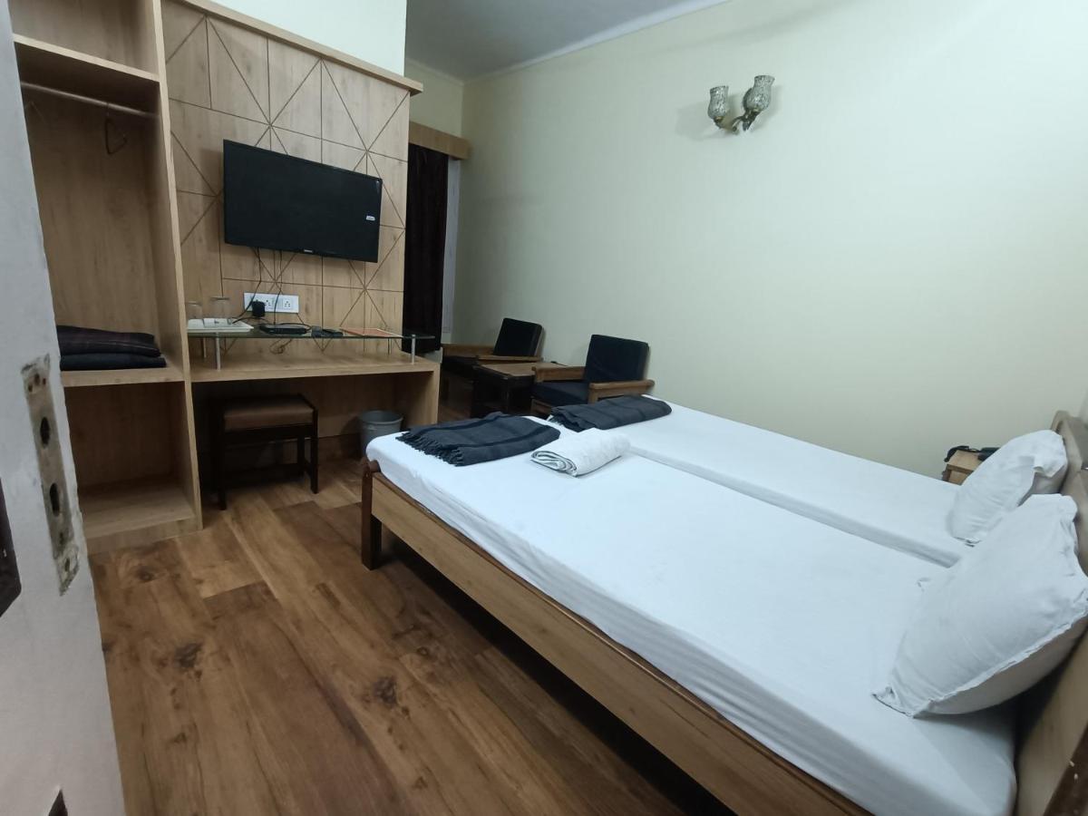 Hotel Midtown Haridwār Exteriör bild